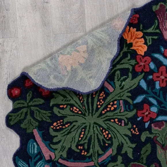 Woodland Weeds Rug Hand-Carved - Dewberry, Wool