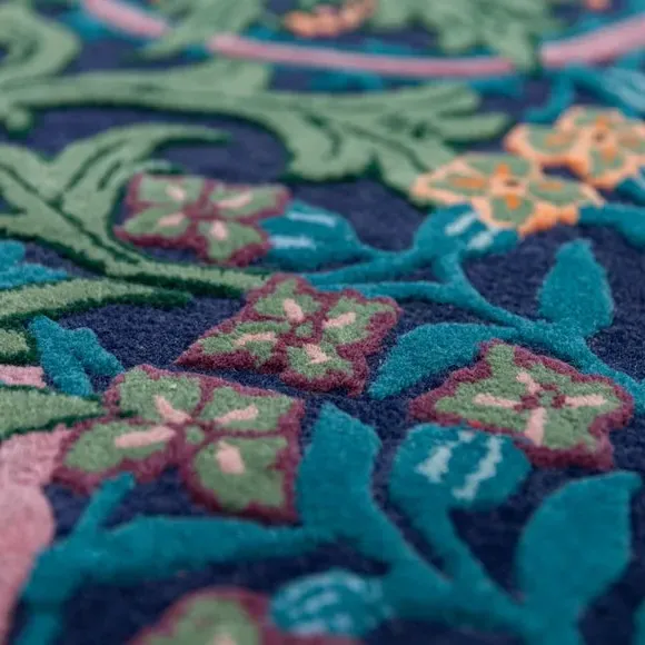 Woodland Weeds Rug Hand-Carved - Dewberry, Wool