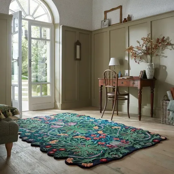 Woodland Weeds Rug Hand-Carved - Dewberry, Wool