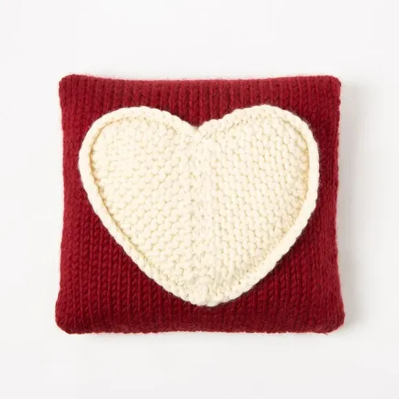 Queen of Hearts Cushion Knit Kit - Ruby, Wool