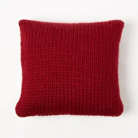 Queen of Hearts Cushion Knit Kit - Ruby, Wool
