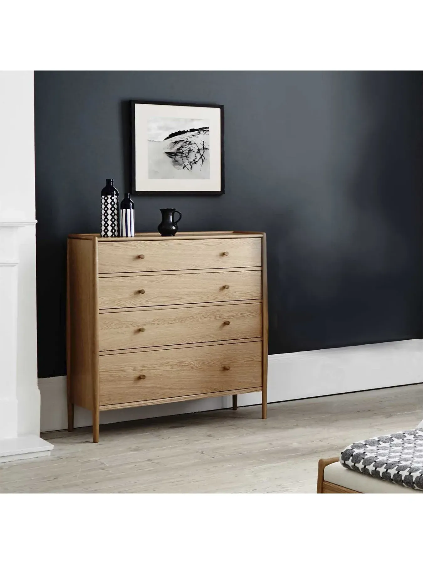 4-Drawer Chest with Dovetail Joints - Oak