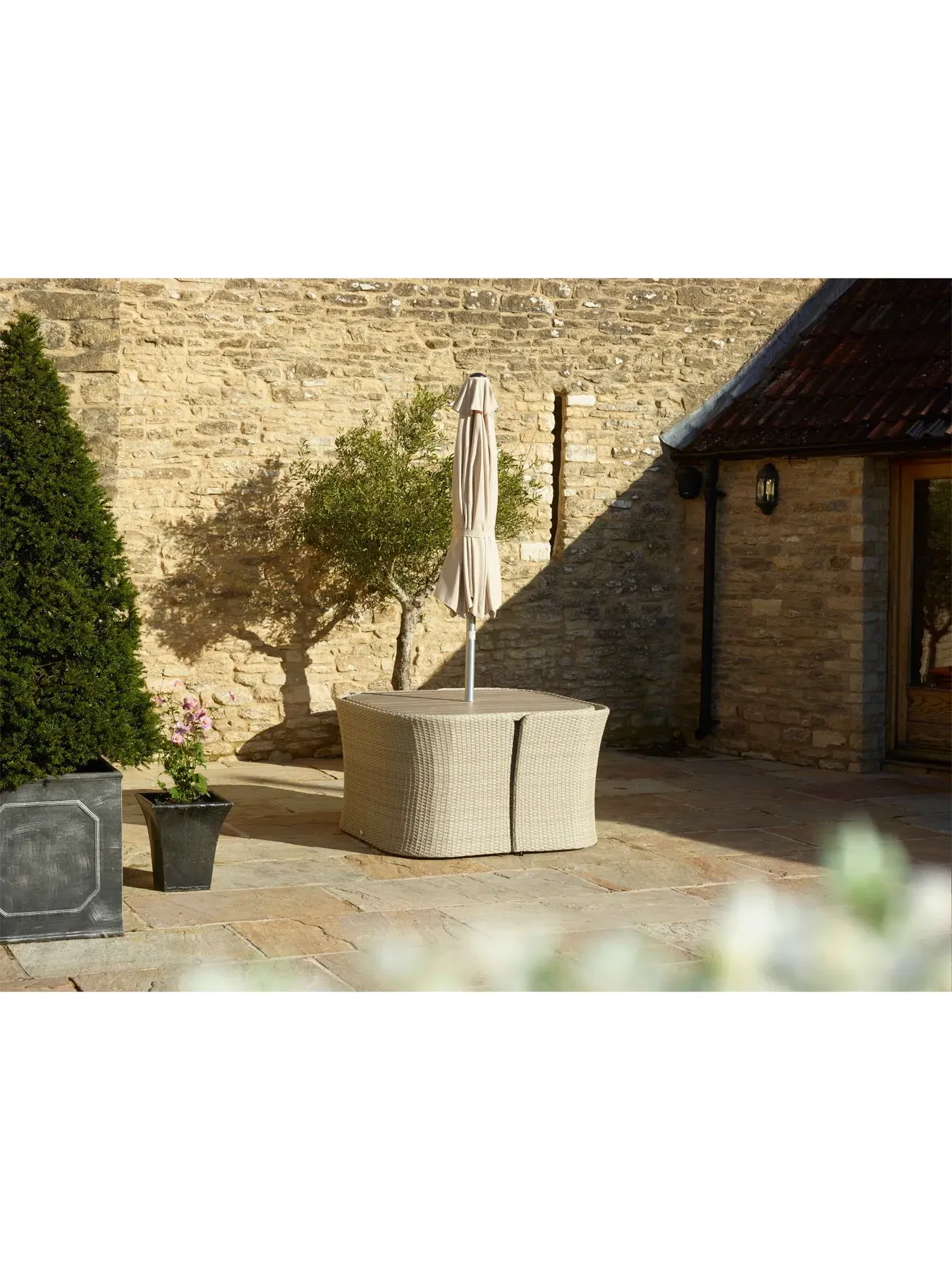 8-Seater Balcony Set with Parasol - Rattan