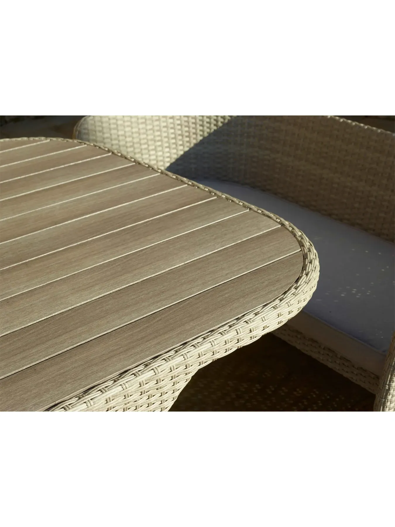 8-Seater Balcony Set with Parasol - Rattan