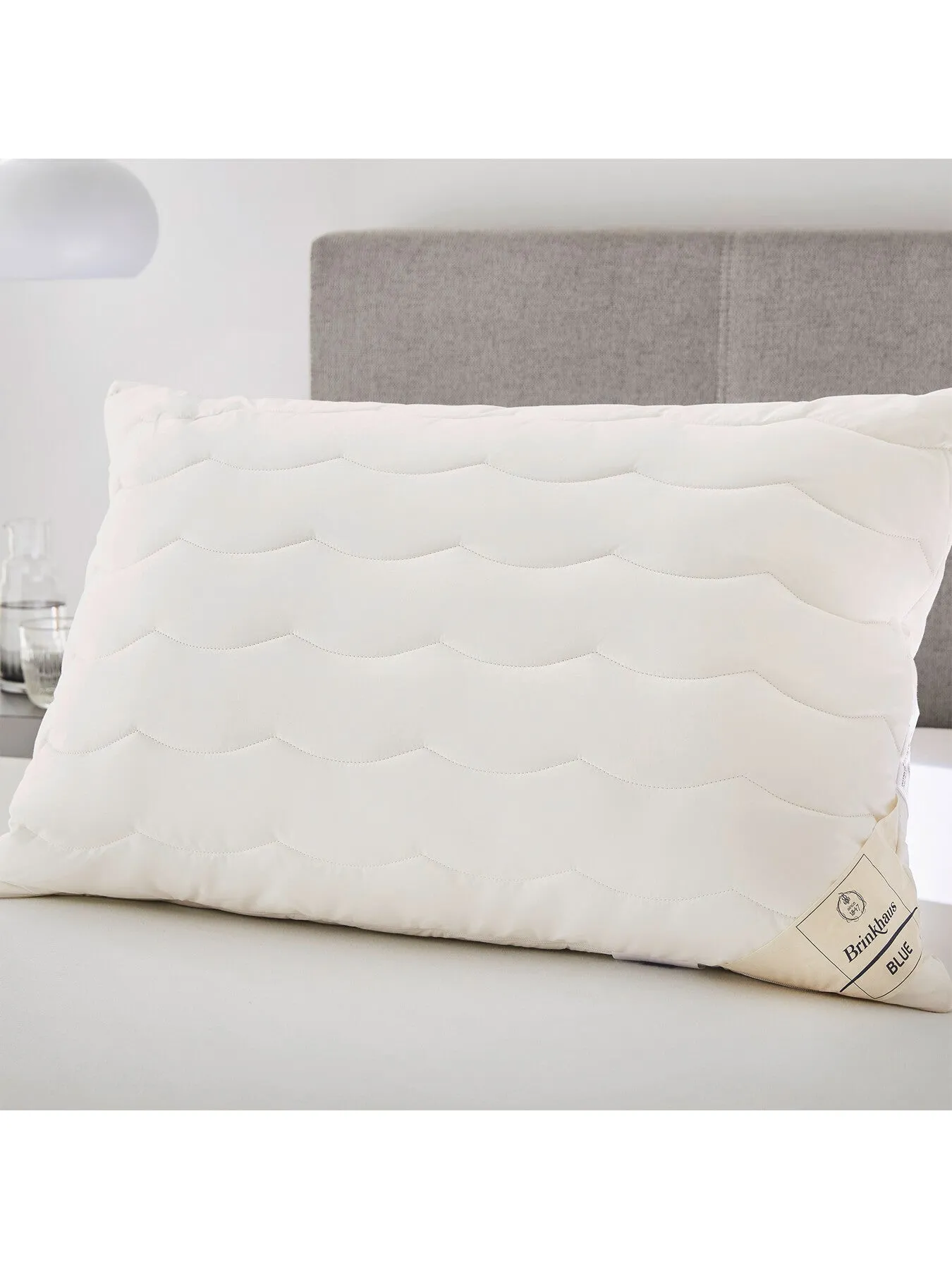 Square Pillow with Curved Wave Design - White