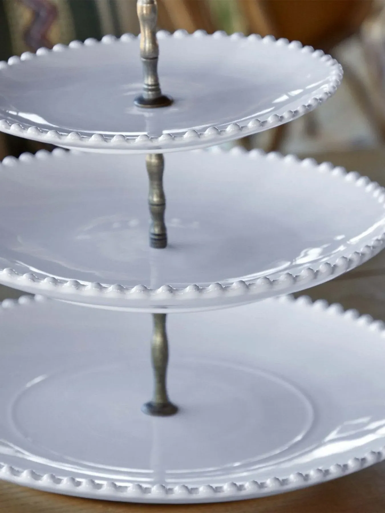Centrepiece Cakestand with Beaded Rim - White