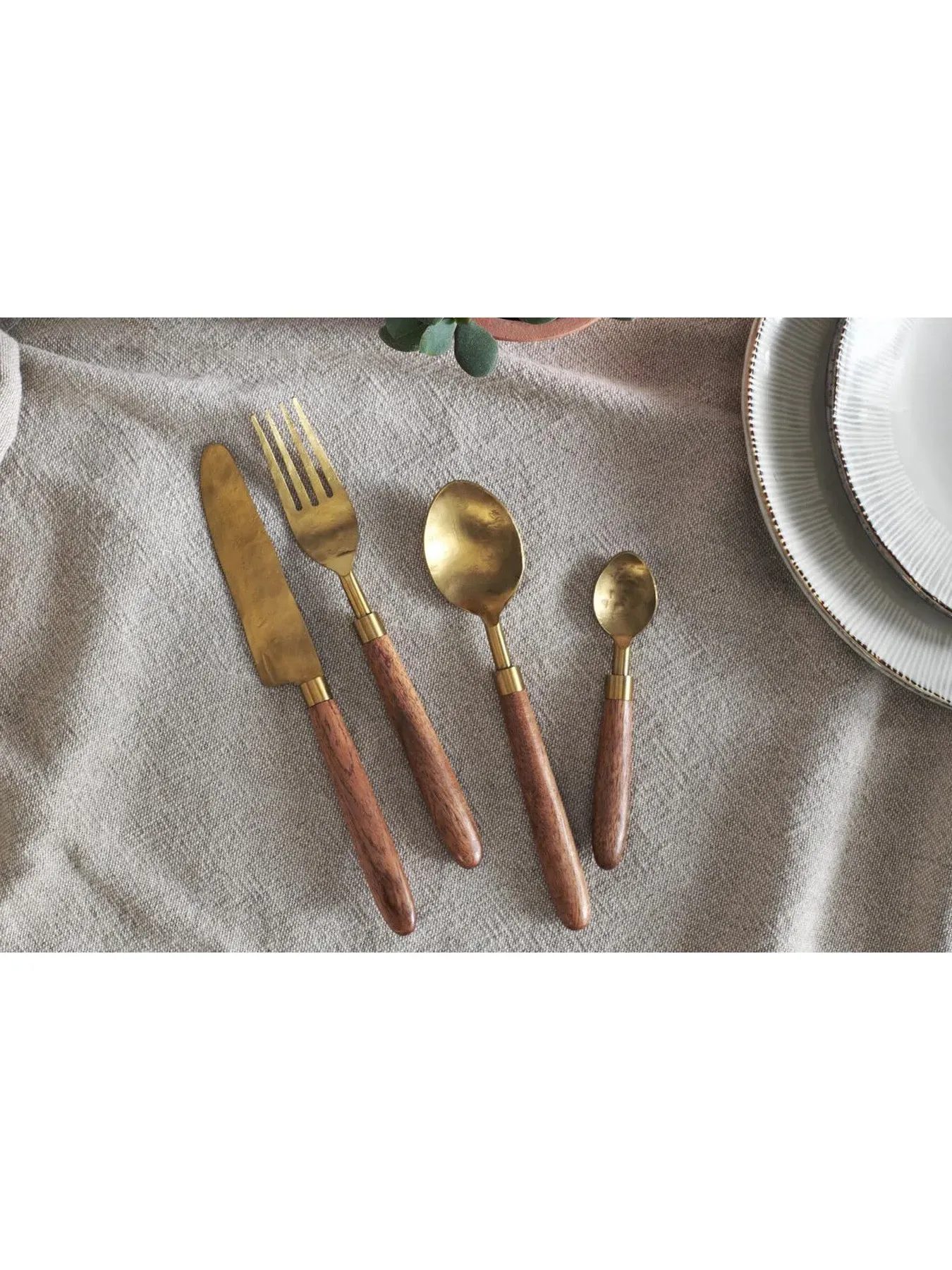 16-Piece Cutlery Set - Gold, Acacia Wood