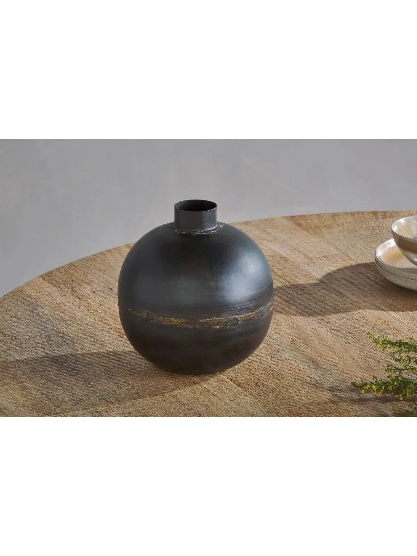 Round Vase with Recycled Design - Black, Iron