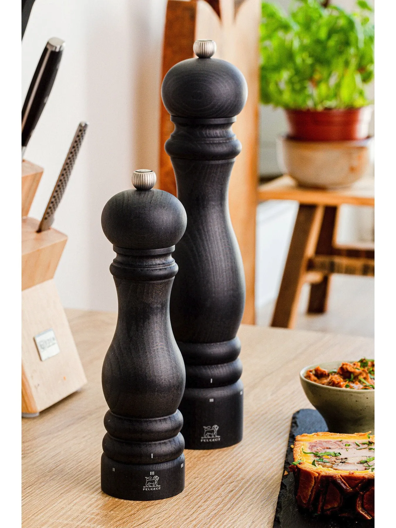 22cm Salt Mill - Black, Wood