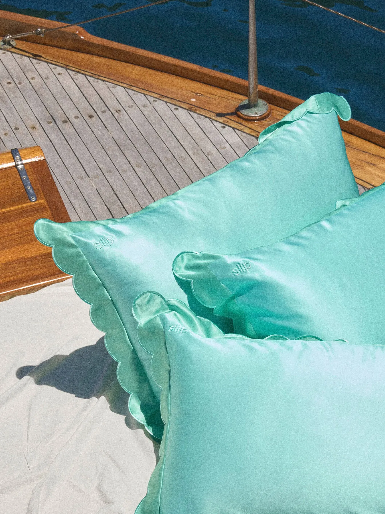 Queen Pillowcase with Scalloped Edge - Turquoise