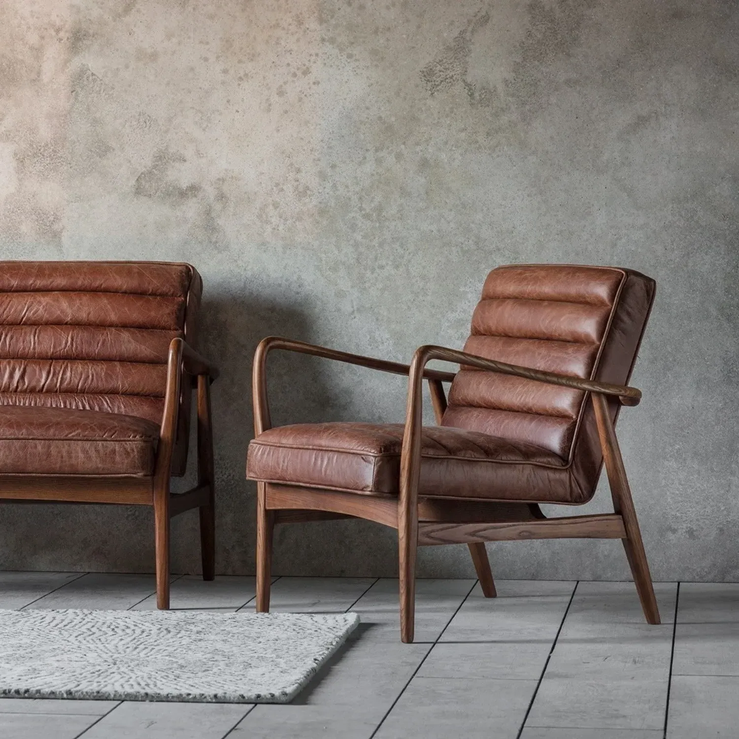 Accent Chair with Curved Design - Brown, Leather image