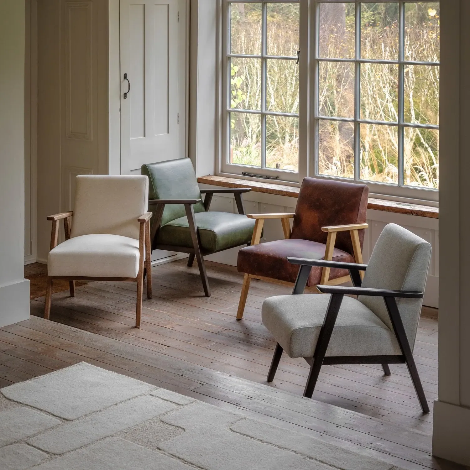 Curved Armchair with Wood Frame - Green, Leather