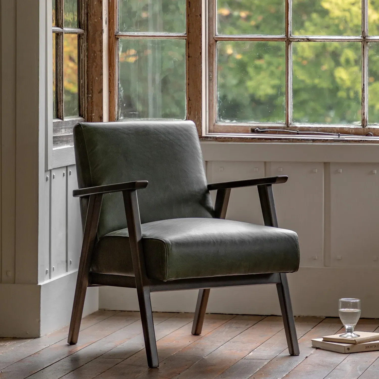 Curved Armchair with Wood Frame - Green, Leather