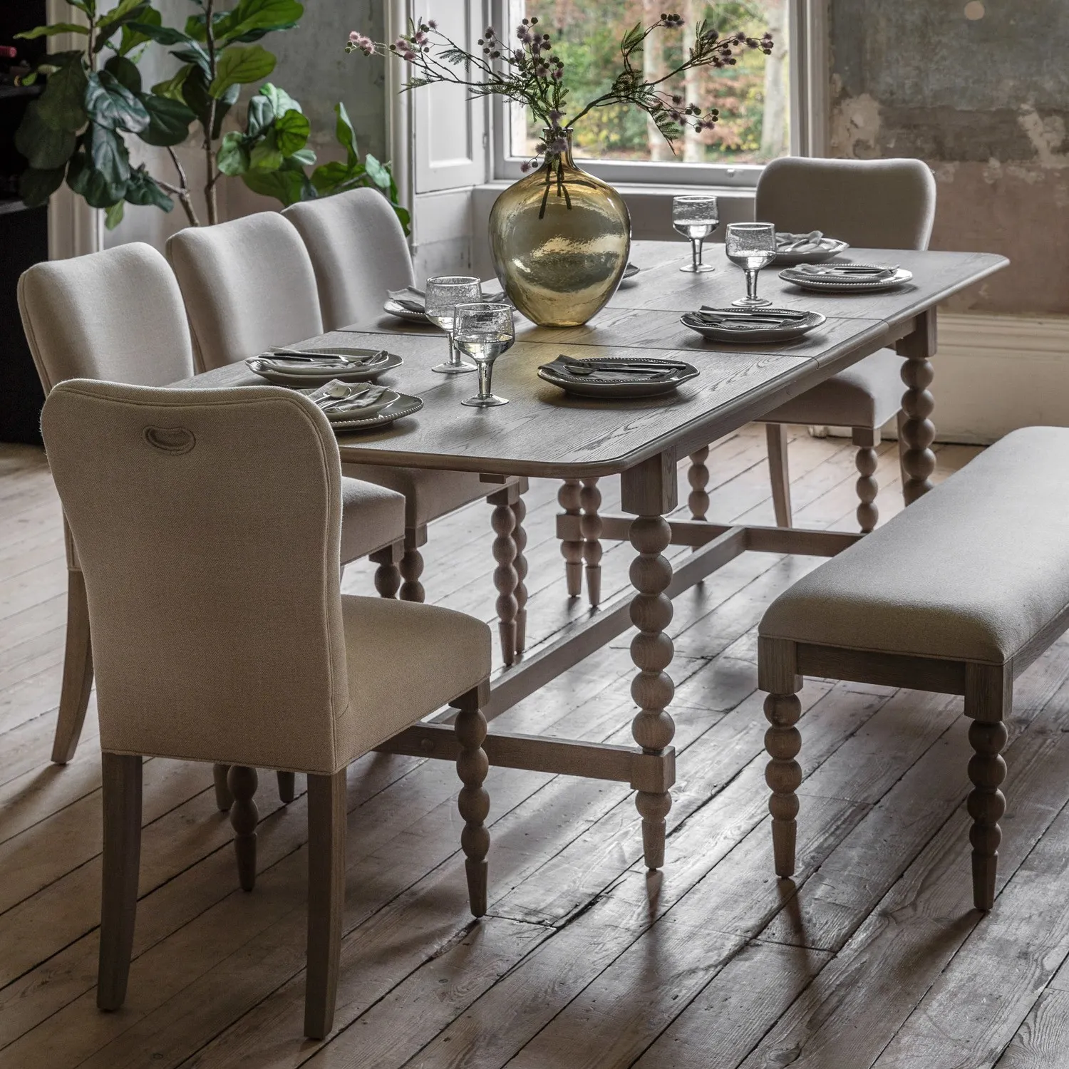 Large Extendable Dining Table - Brown, Oak