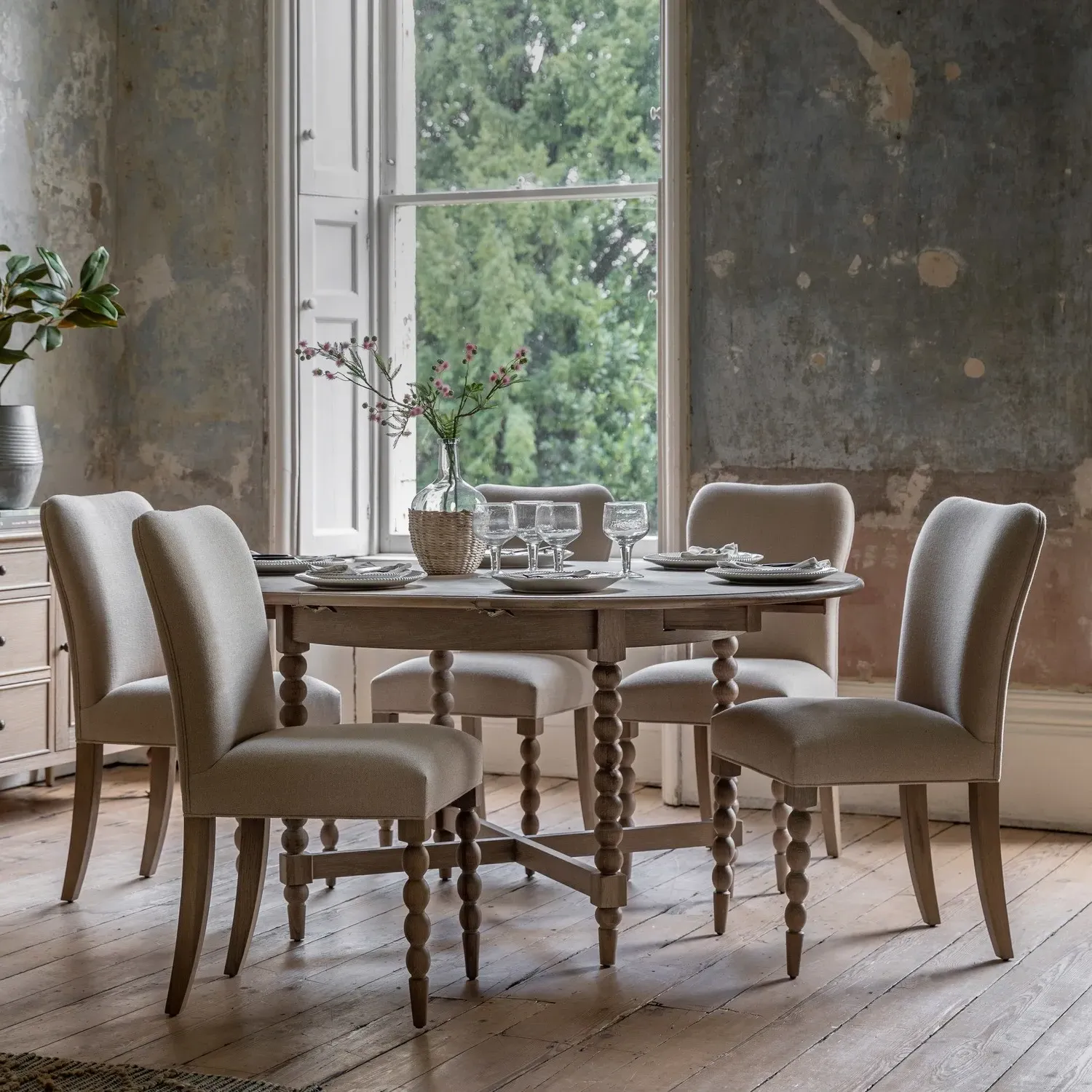 Round Extendable Dining Table - Brown, Oak