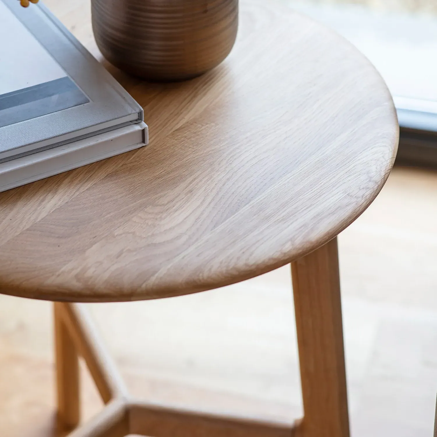Round Side Table - Brown, Oak