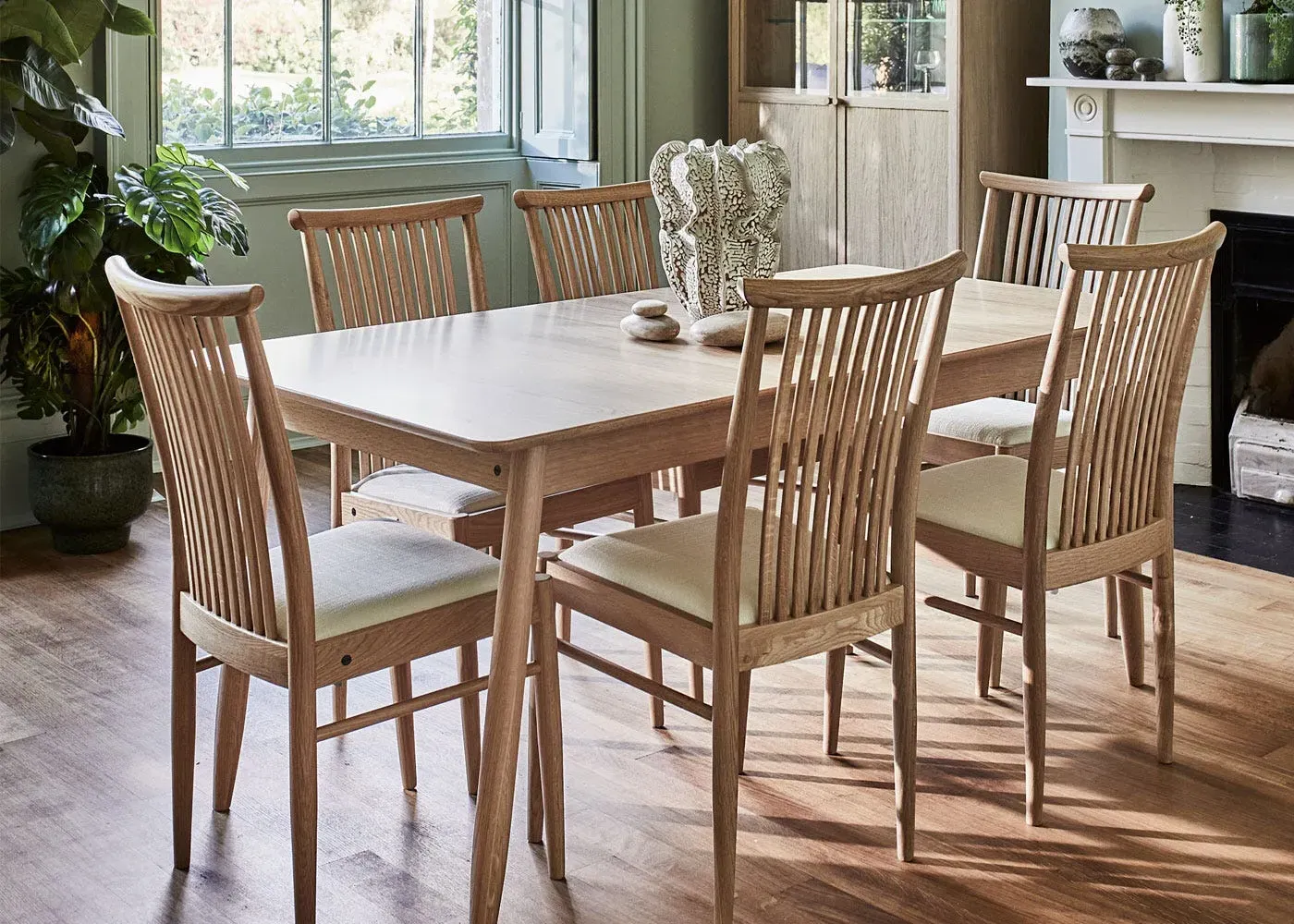 Medium Extending Dining Table - Light Wood, Oak