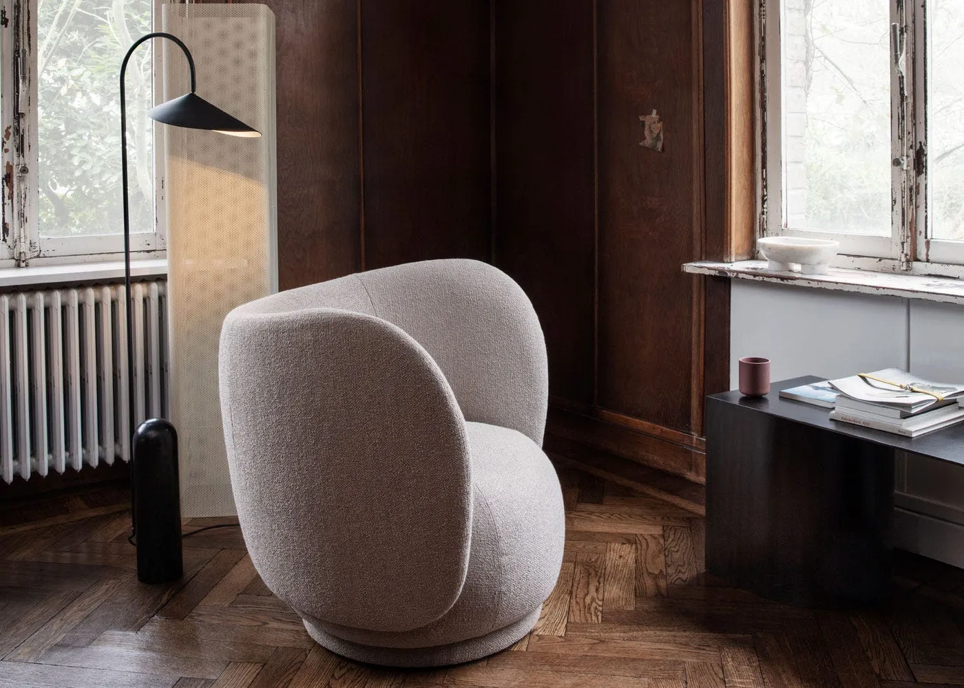Arum Floor Lamp - Black