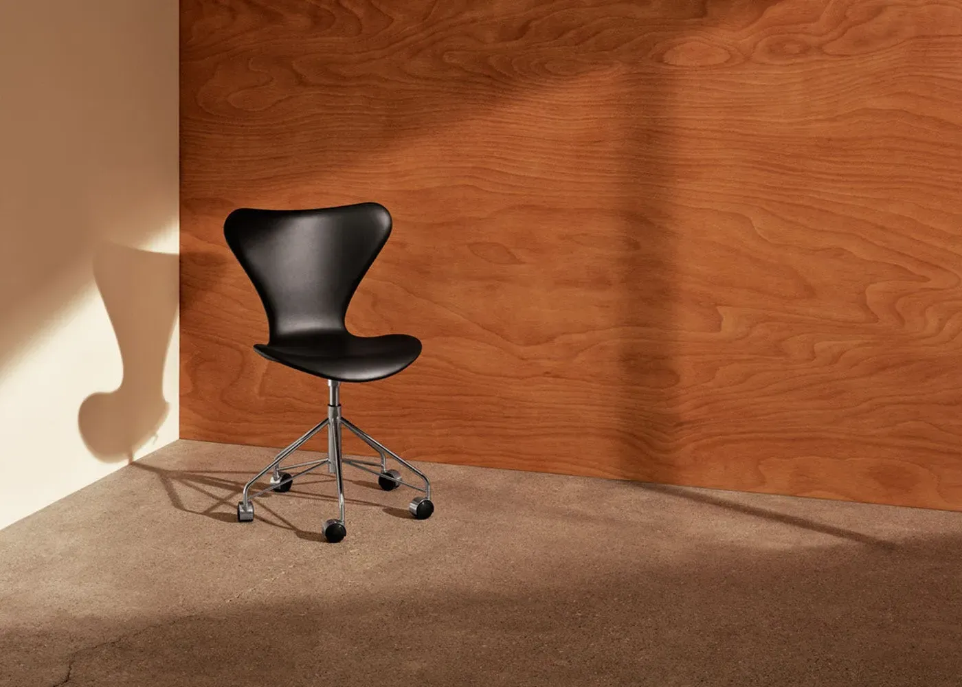 Swivel Chair with Upholstery - Black, Leather