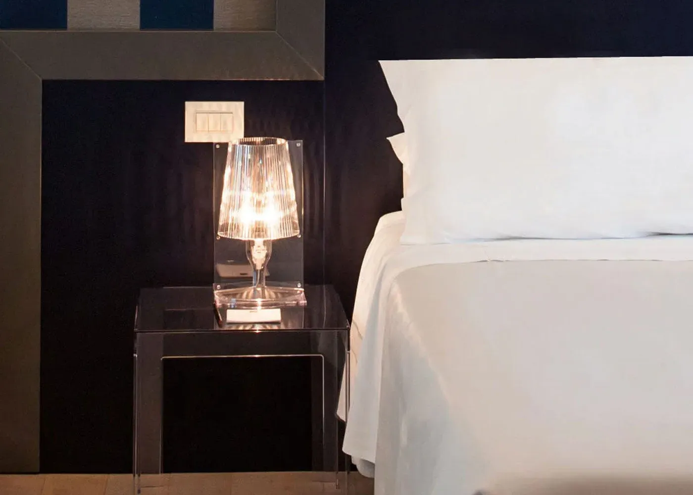 Table Lamp with Modern Design - Amber