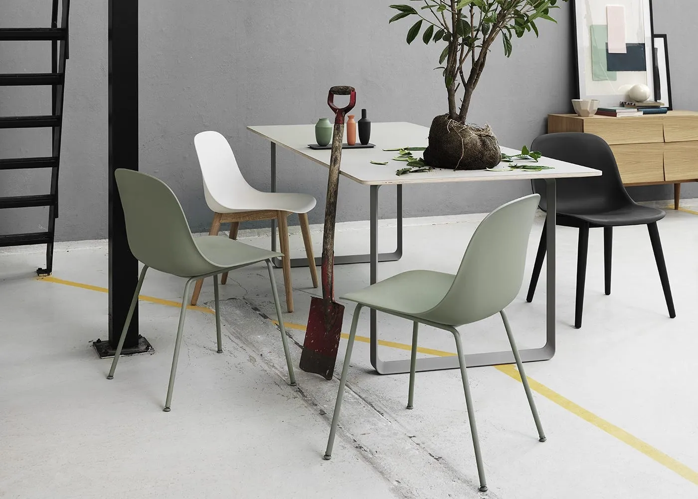 Side Chair with Tube Base - Black