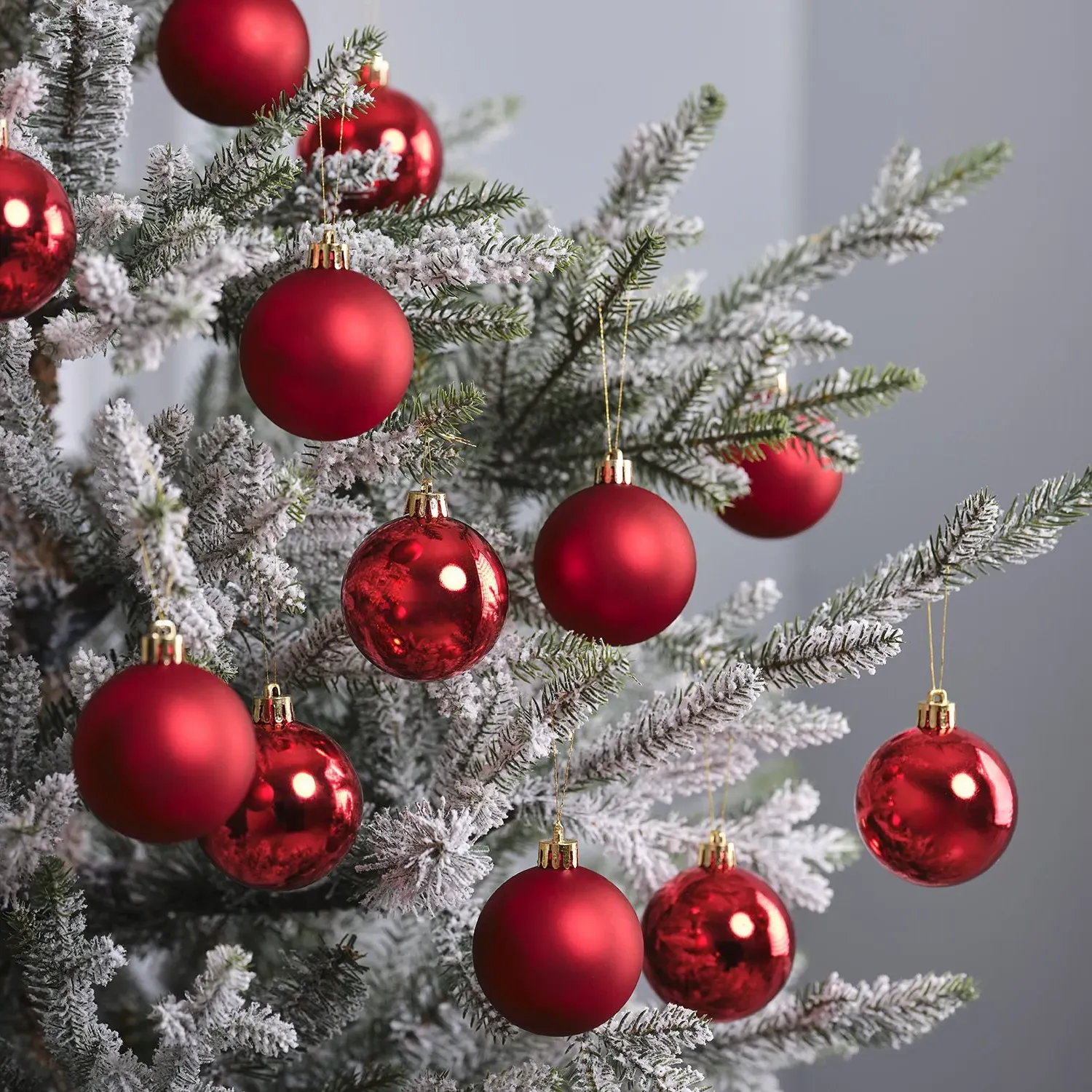 12-Piece Christmas Baubles Set - Red