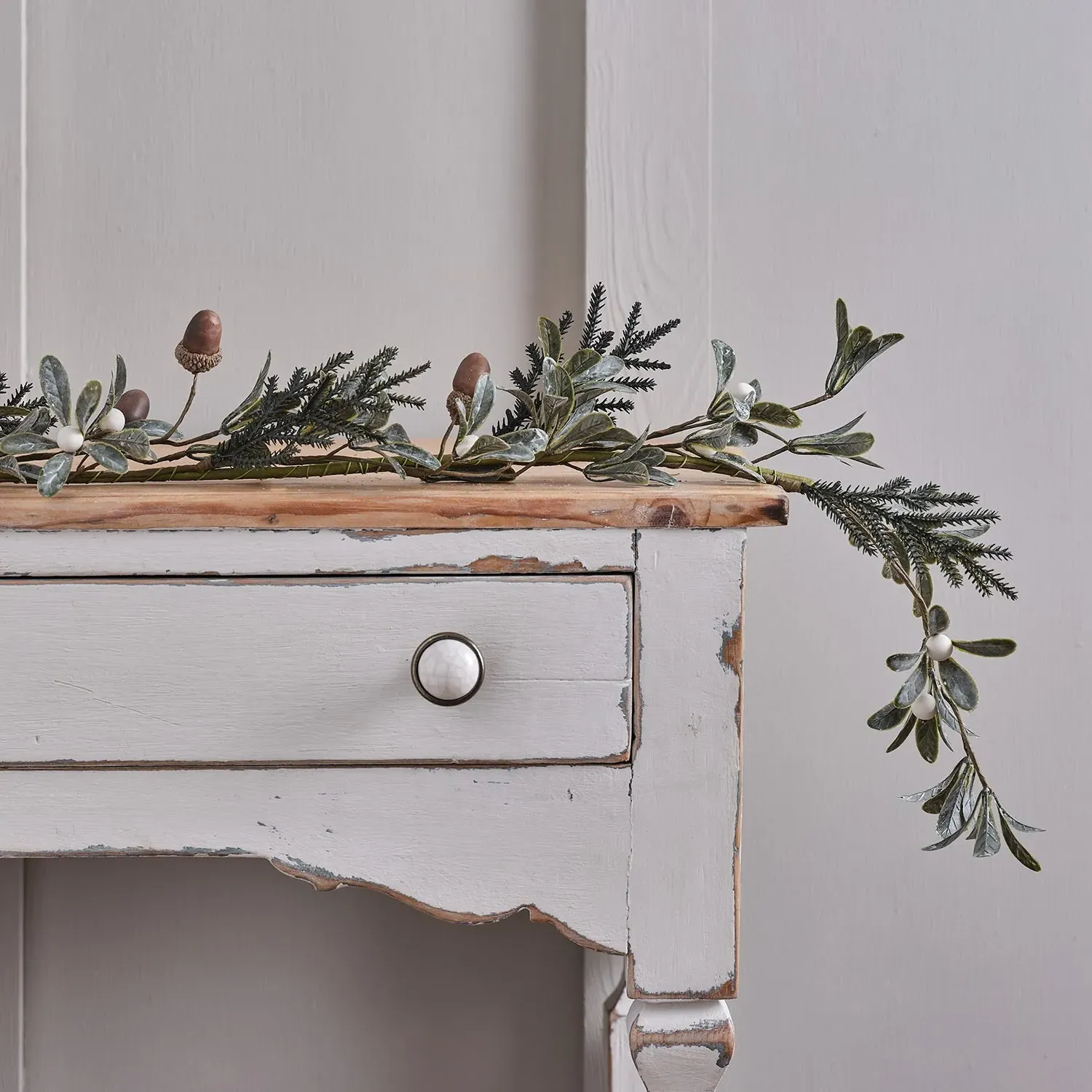 1.5m Acorn & Winter Foliage Garland - Natural