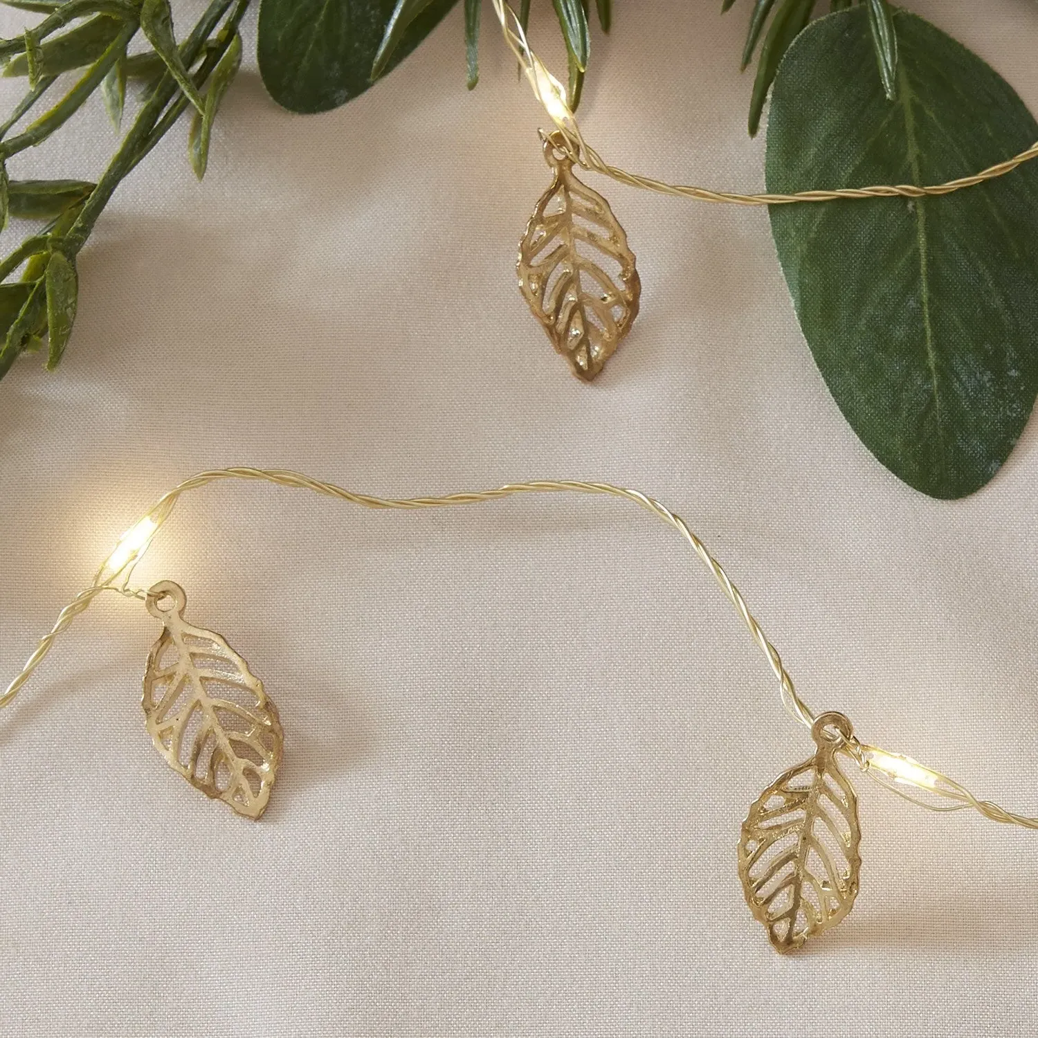 20-LED Fairy Lights with Leaves - Gold