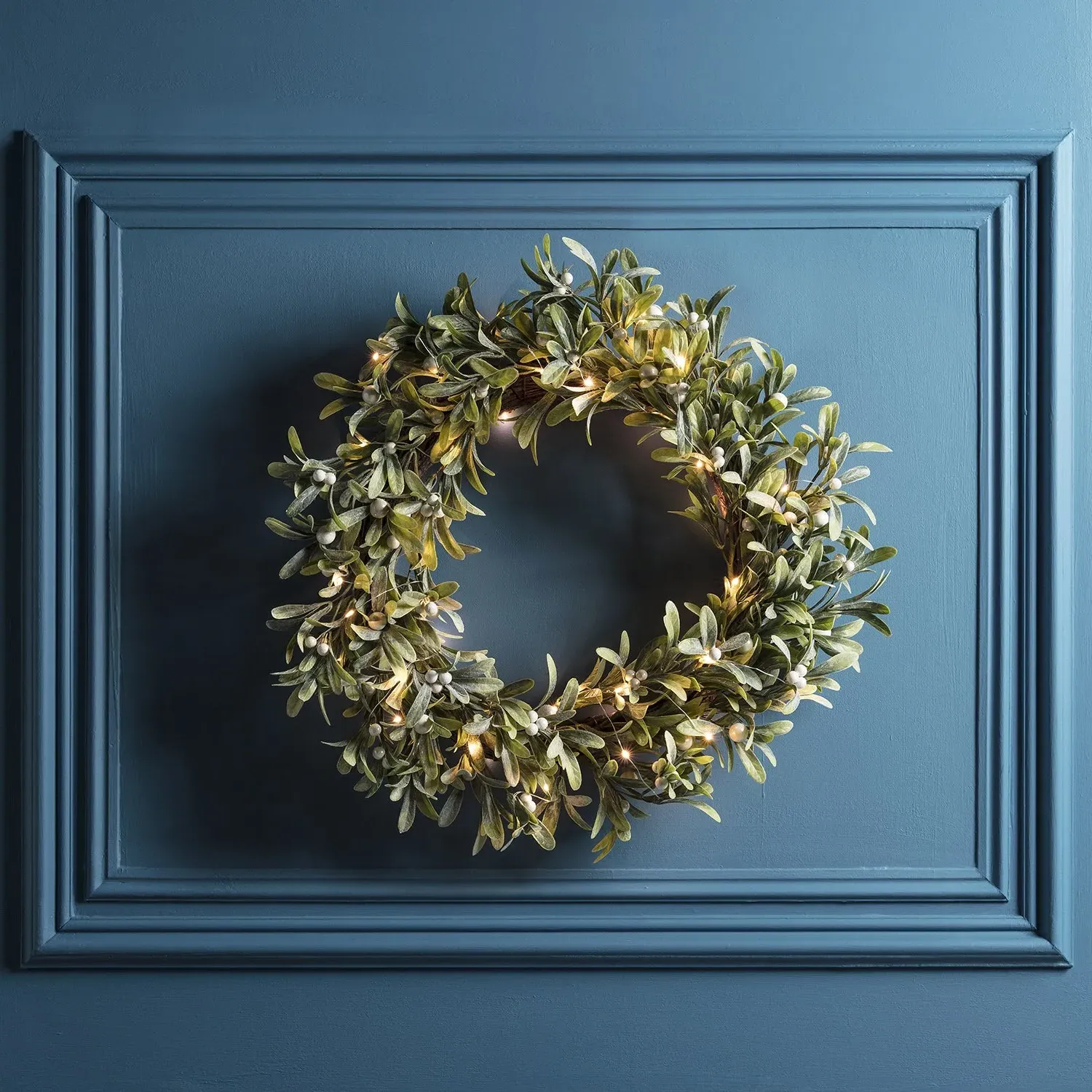 50cm Pre-Lit Christmas Wreath - Green, Artificial image