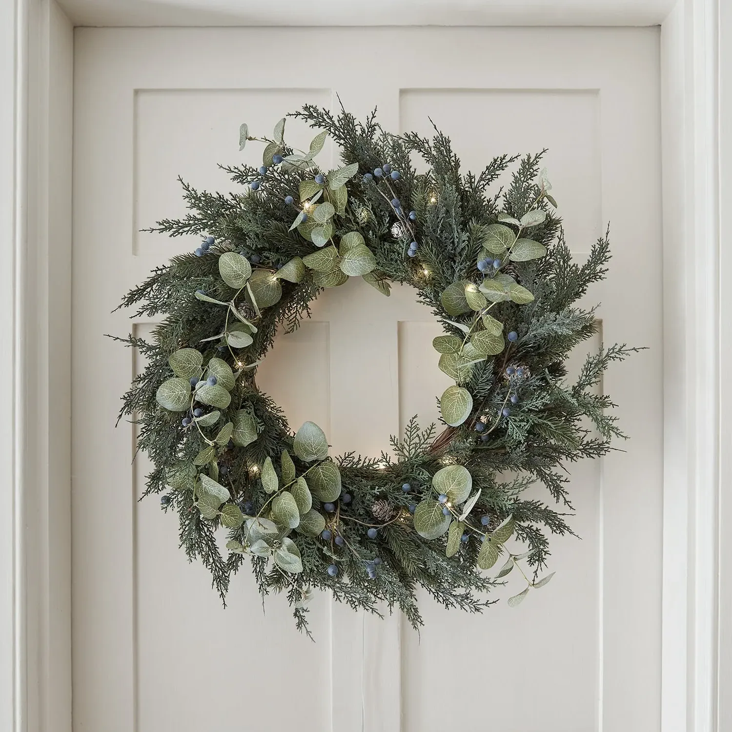 66cm Christmas Wreath with LED Lights - Berry