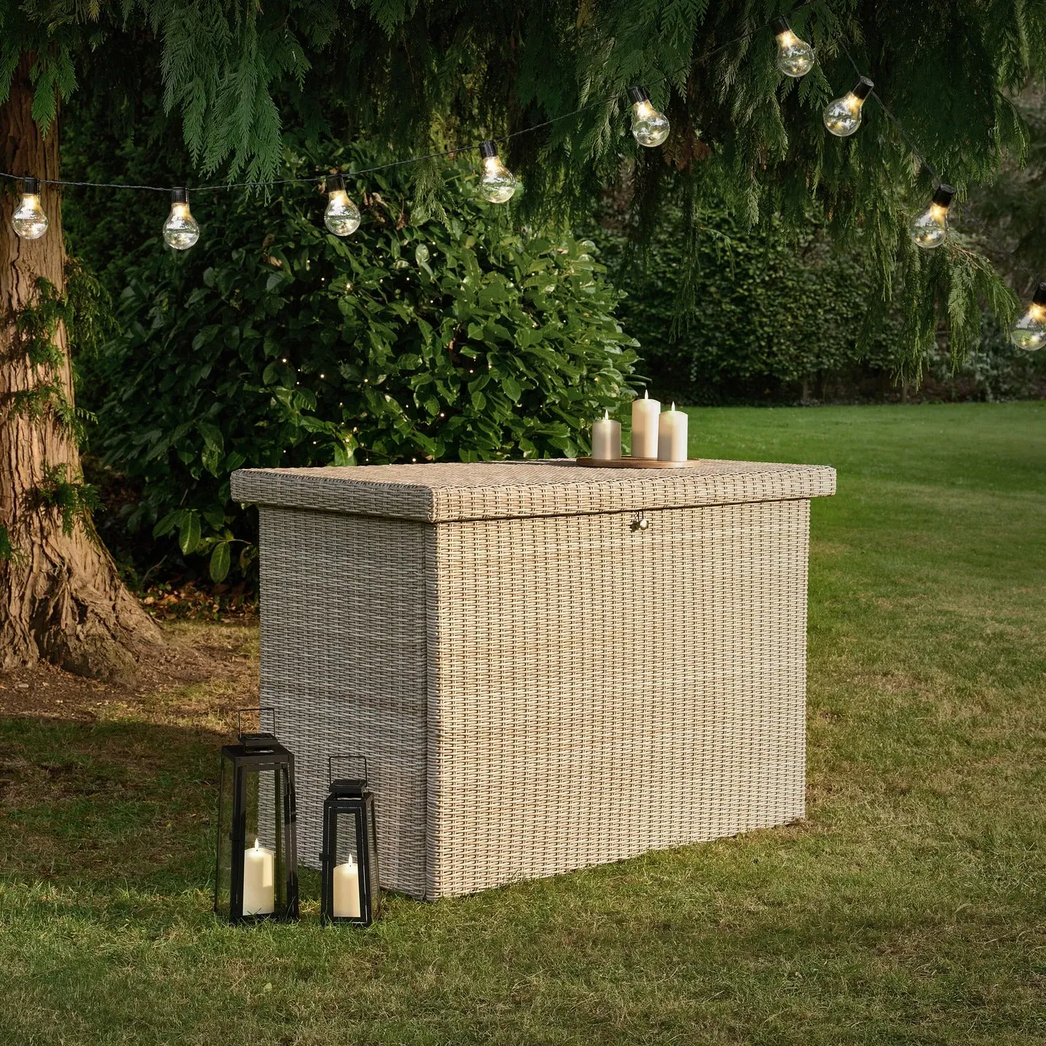 Large Storage Box with Hinged Lid - Rattan
