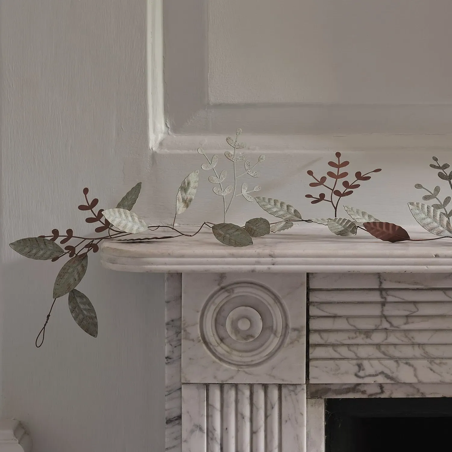 Leaf Decorative Garland - Green, Metal image