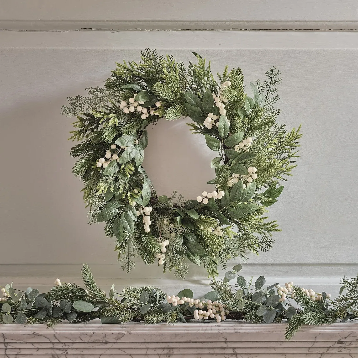 Pre-Lit Christmas Wreath & Garland Set - Green