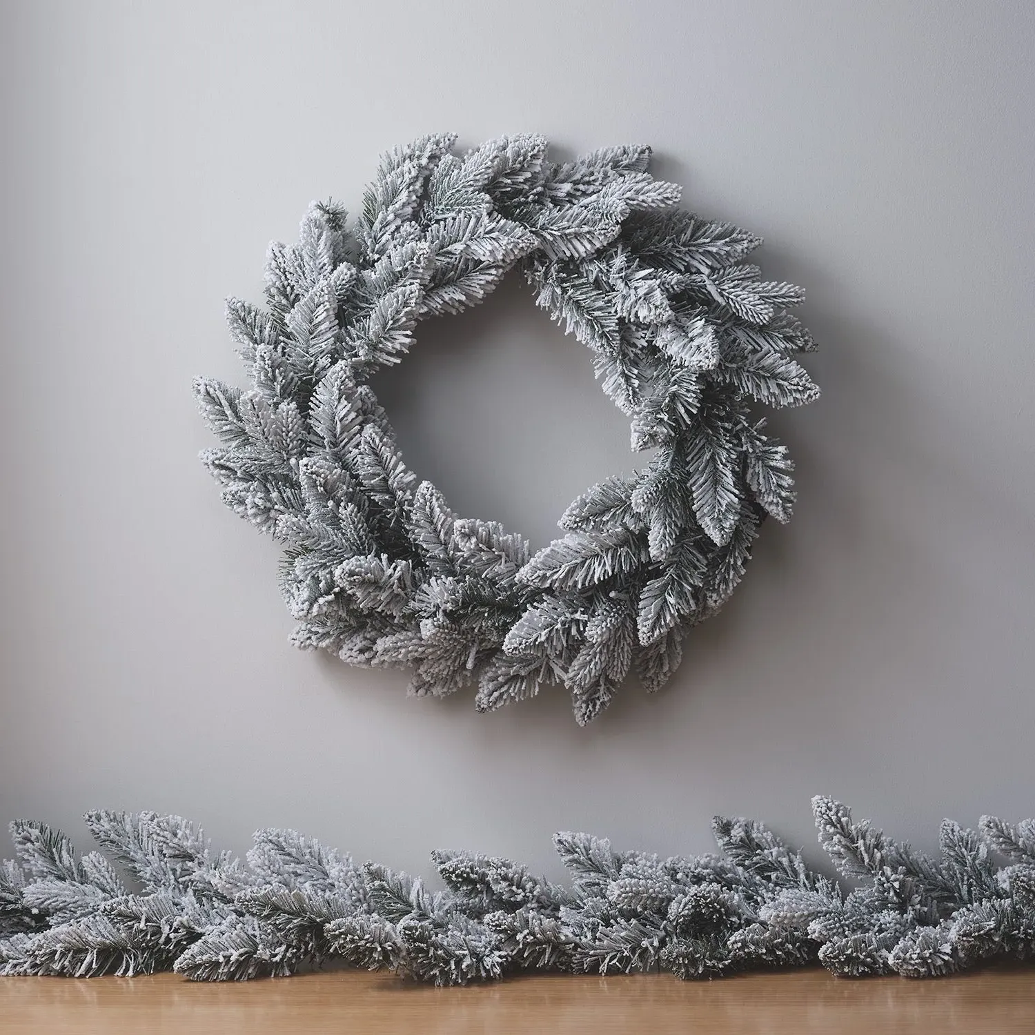 Pre-Lit Christmas Wreath & Garland Set - Green