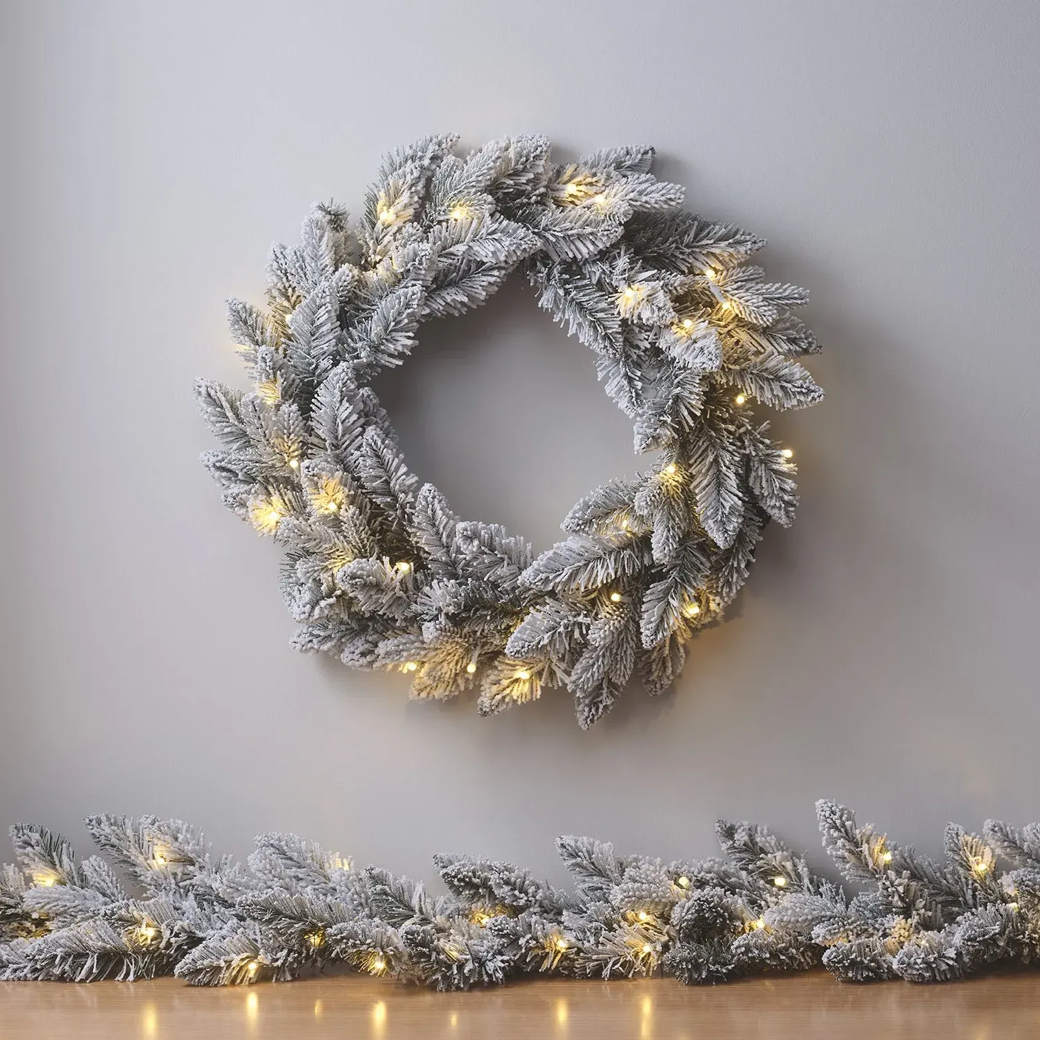 Pre-Lit Christmas Wreath & Garland Set - Green image