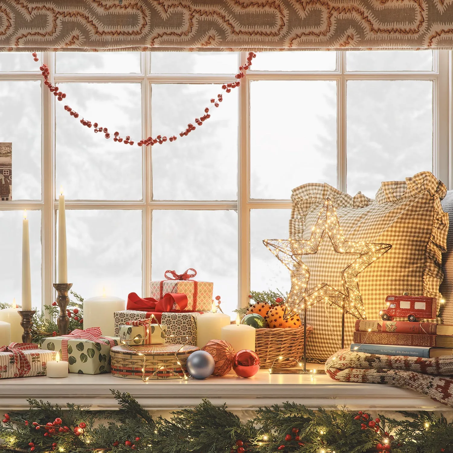 Wire Star LED Decoration with Stand - Black Metal