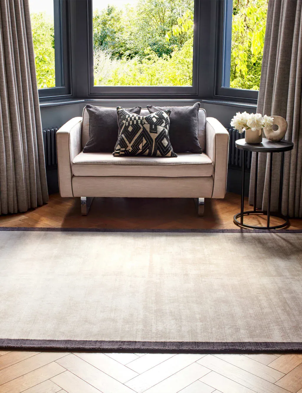 Medium Blade Rug with Border - Grey, Woven image