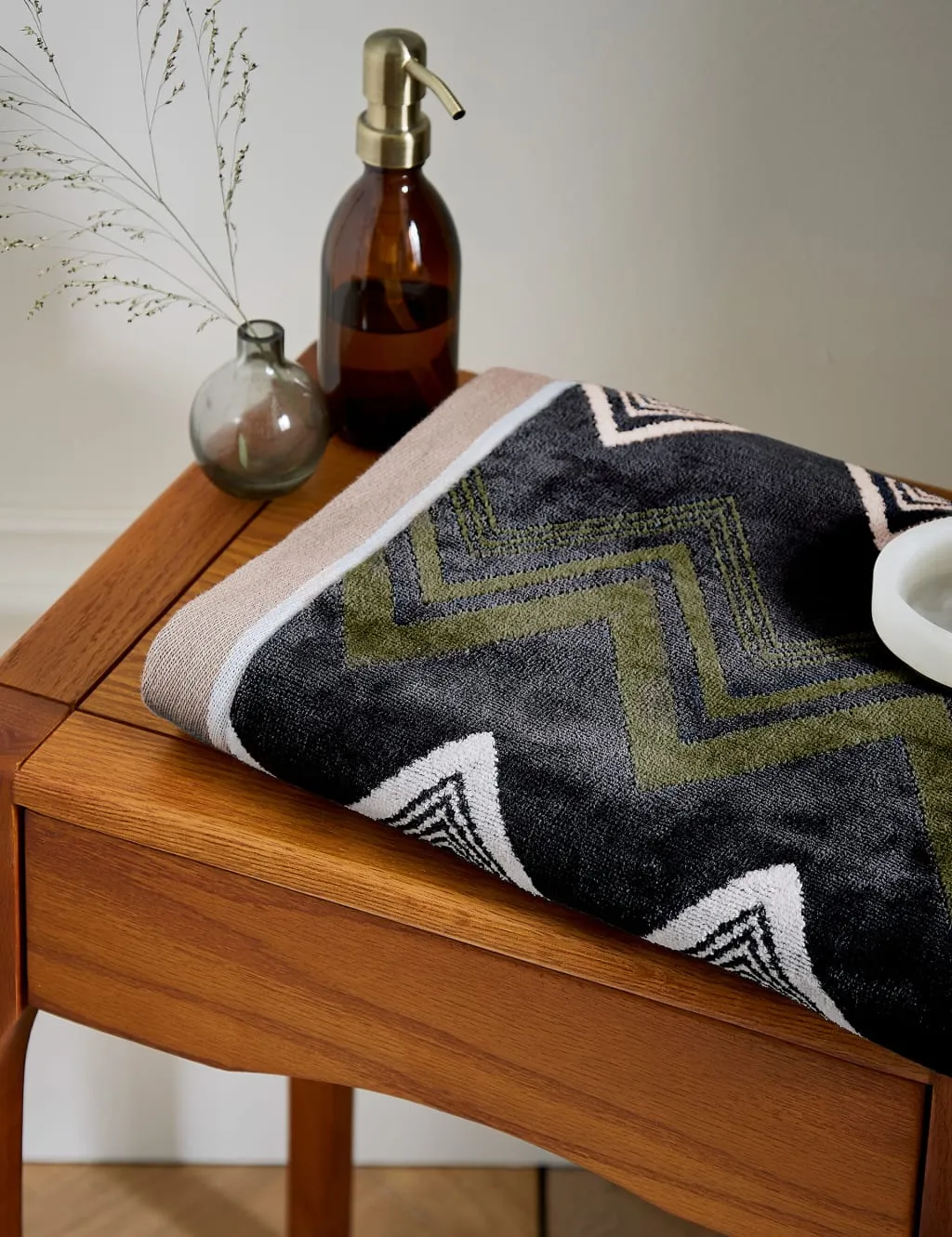 Hand Towel with Zig-Zag Design - Charcoal, Cotton image