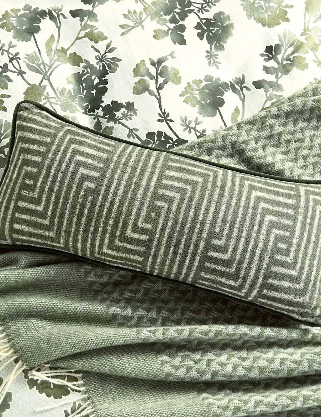 Large Throw with Geometric Pattern - Green, Wool