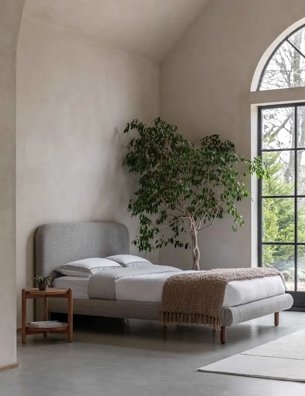 4FT6 Bedstead with Curved Headboard - Grey, Boucle image