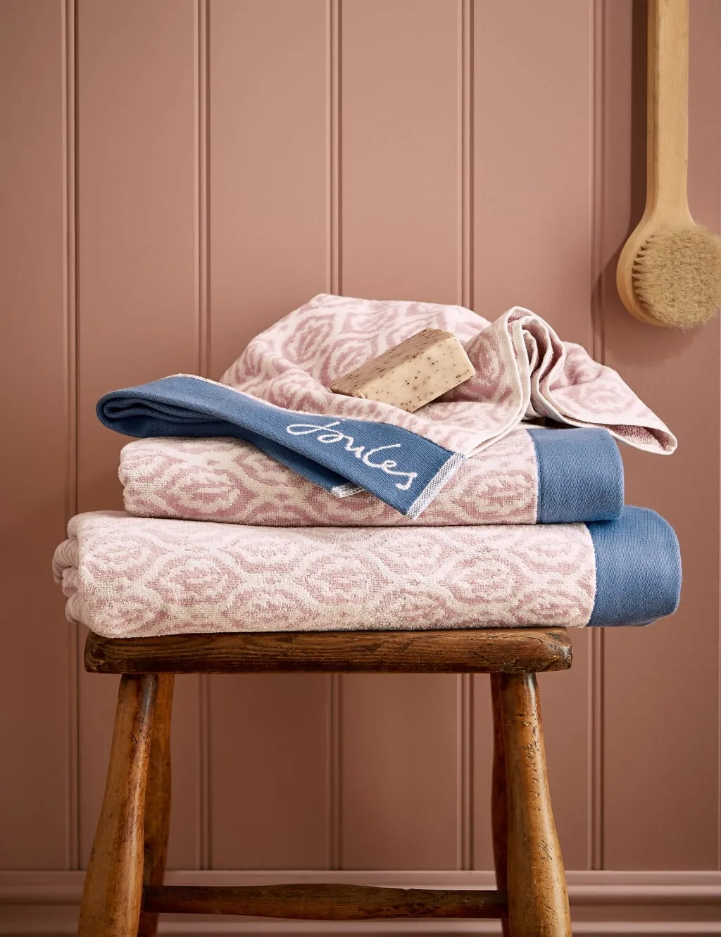 Hand Towel Leaf Trellis Design - Pink, Cotton image
