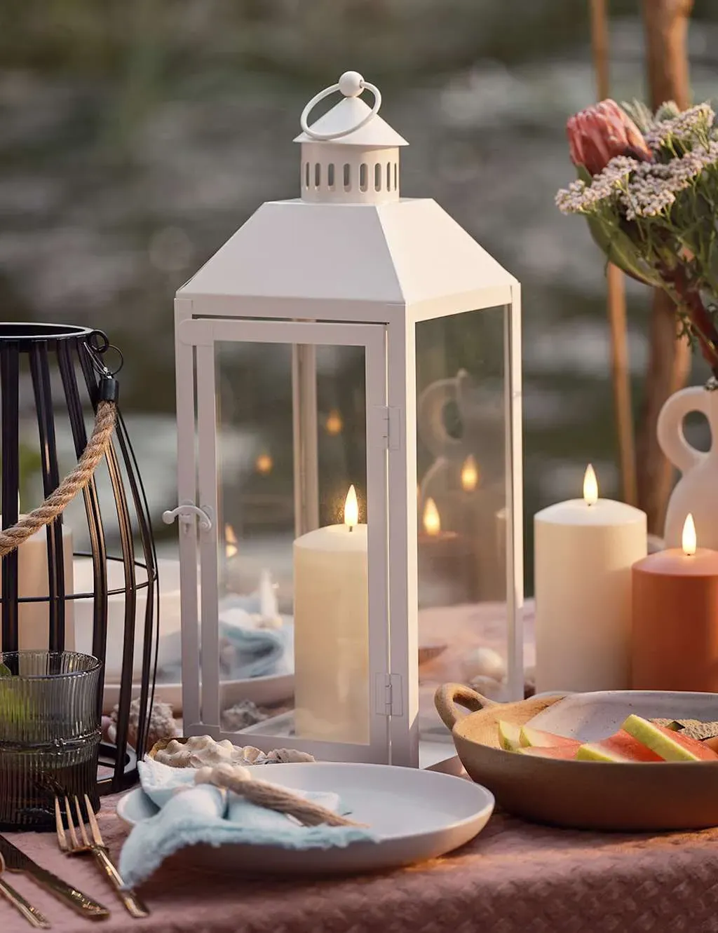 Set of 2 LED Lanterns with Timer - White