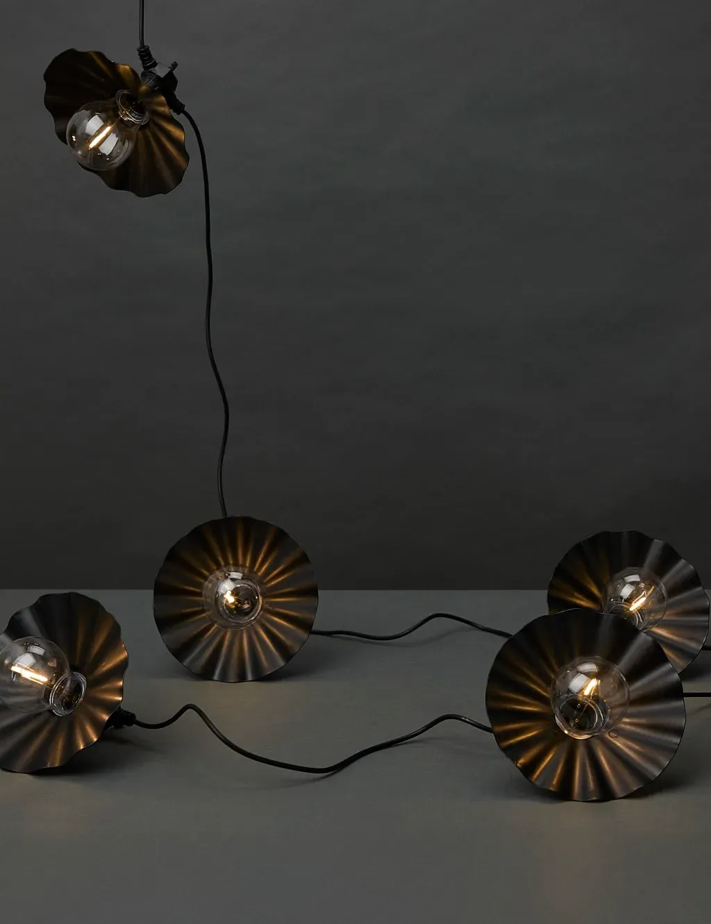 10-Light Scallop Solar Festoon Lights - Black