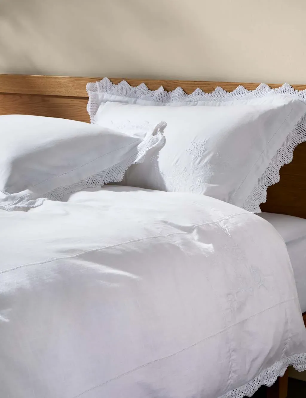 King Size Bedding Set Lace Embroidered - White