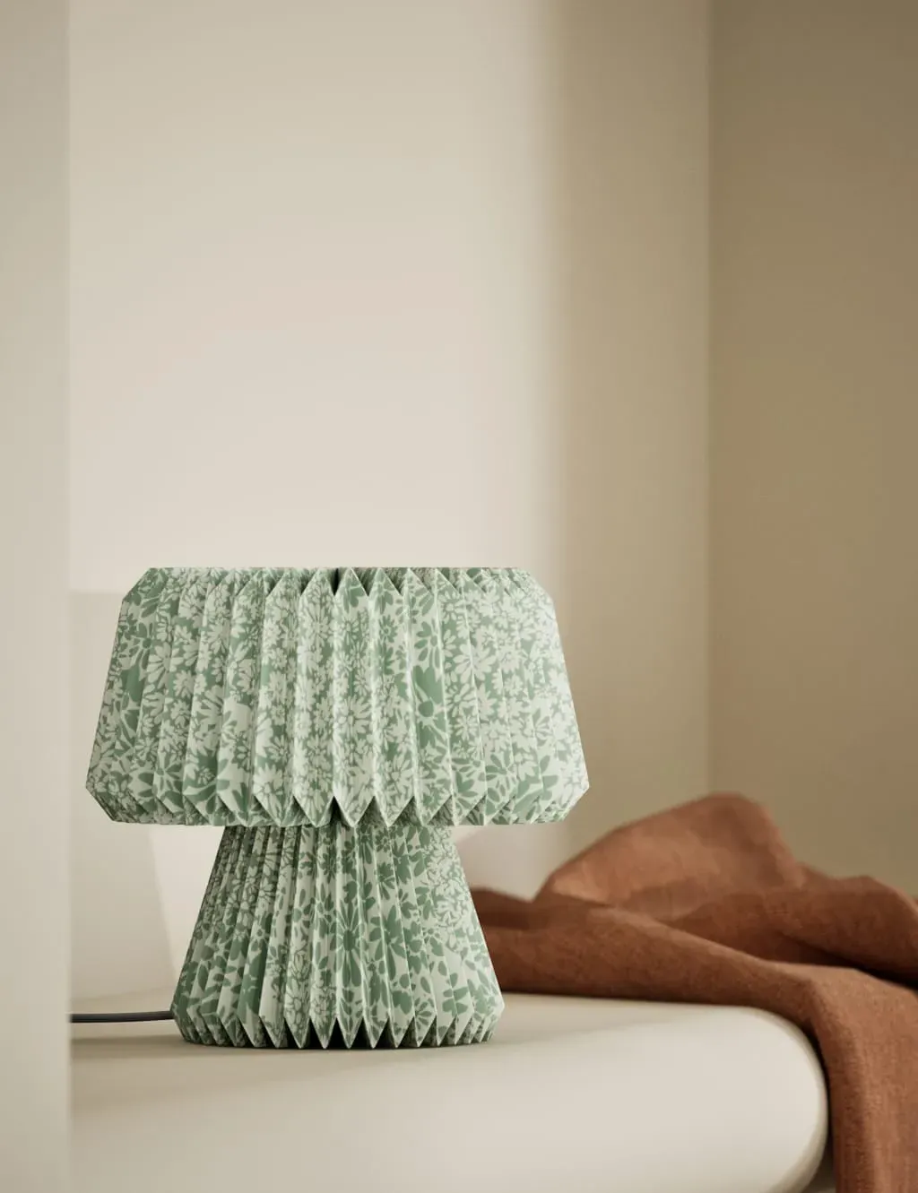 Paper Daisy Table Lamp - Green image