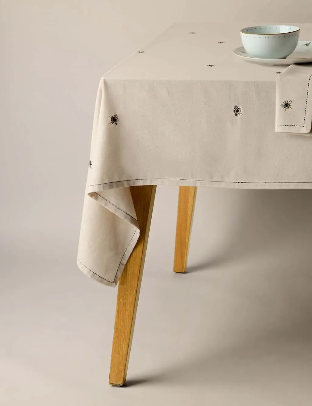 Rectangular Tablecloth Bee Embroidered - Natural Cotton image
