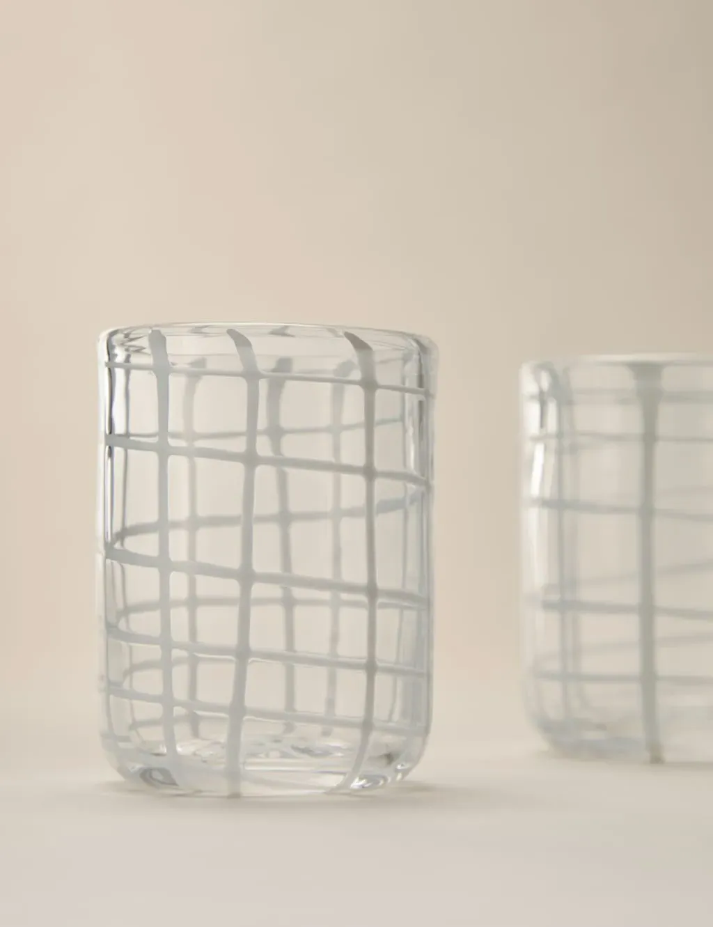 Set of 2 Tumblers Linear Design - White Glass image