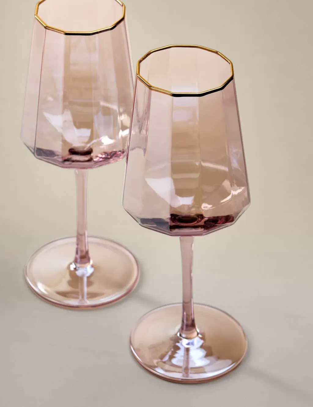 Set of 2 Wine Glasses with Gold Rim - Pink