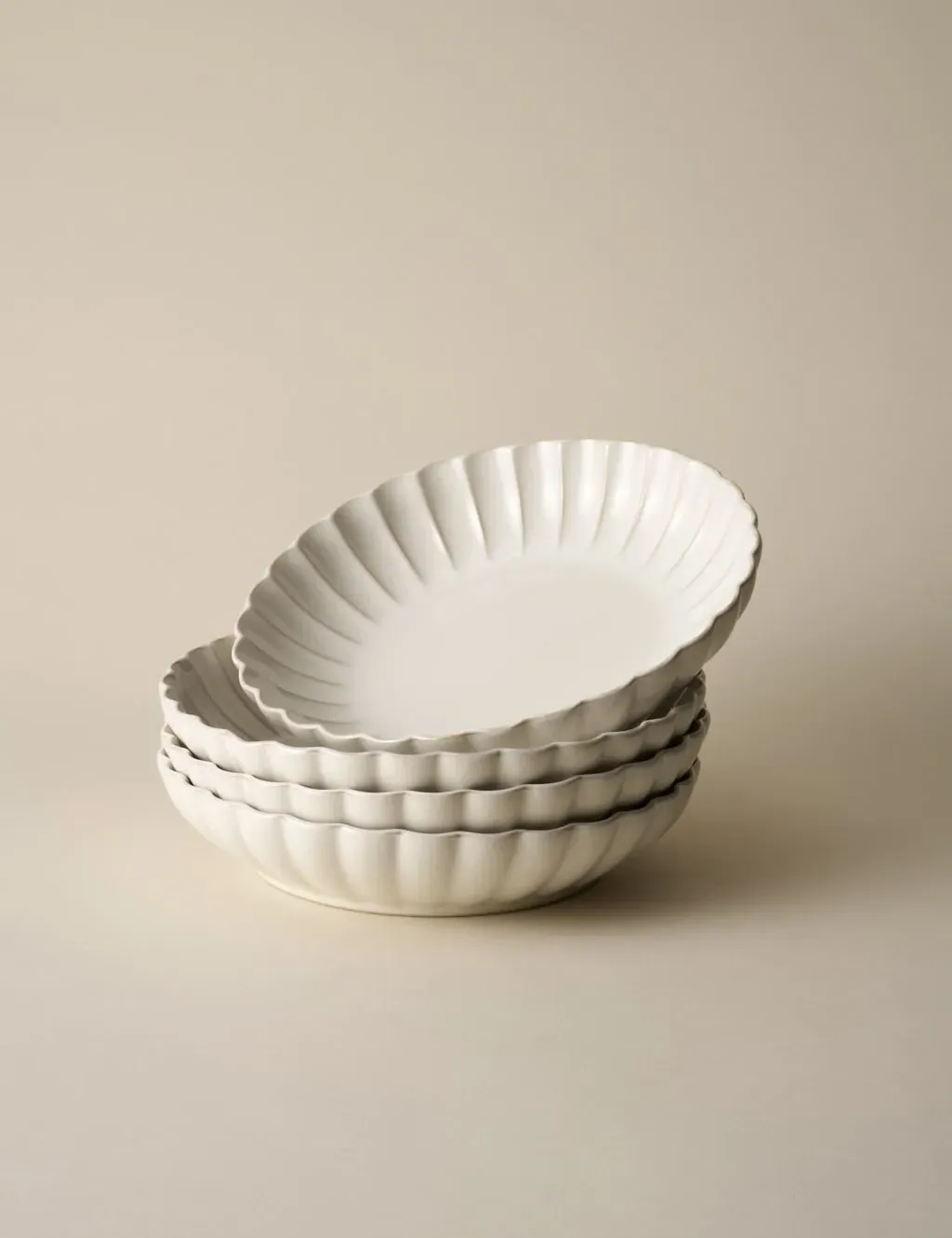 Set of 4 Pasta Bowls with Scalloped Rim - Natural image