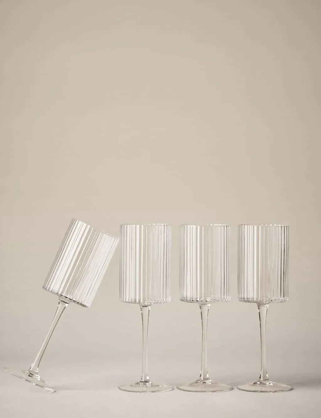 Set of 4 Wine Glasses - Clear Glass